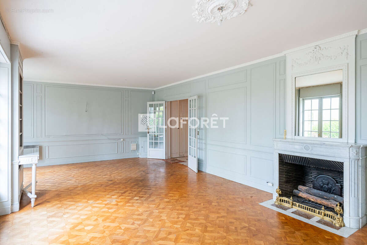 Maison à LA CELLE-SAINT-CLOUD