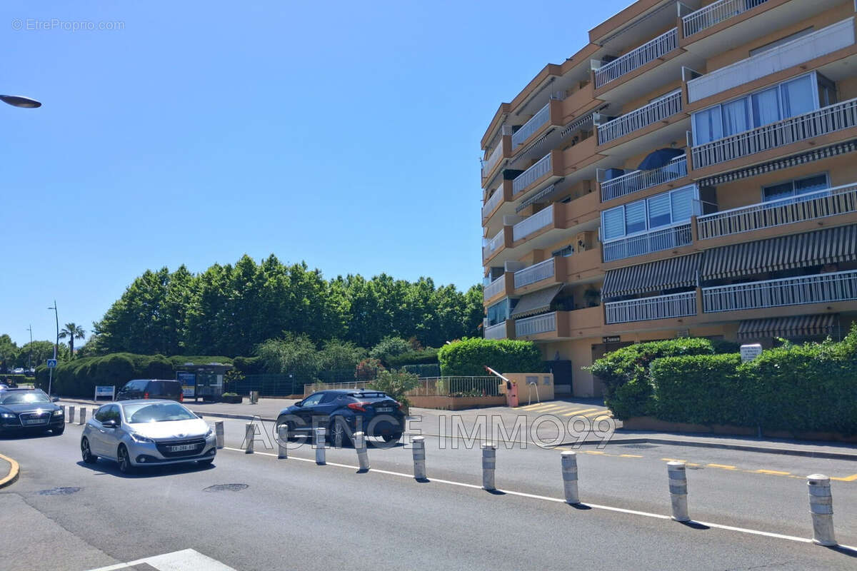 Parking à MANDELIEU-LA-NAPOULE