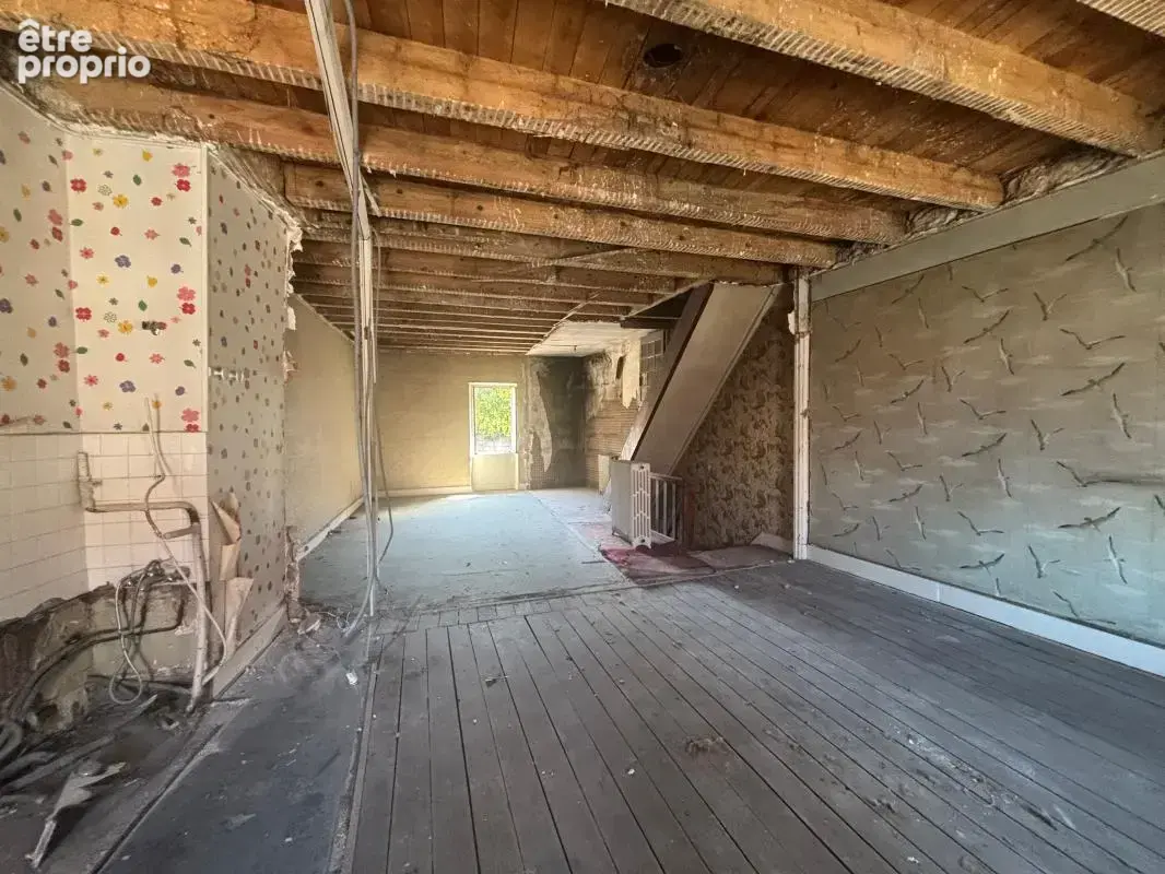 Appartement triplex à rénover avec cour et balcon - photo 5