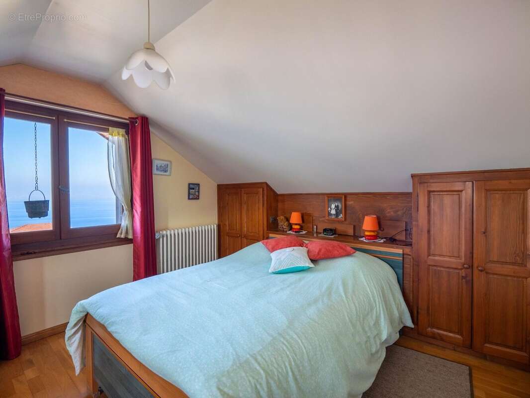 Chambre Nord - T3 Duplex - Maison à NEUVECELLE