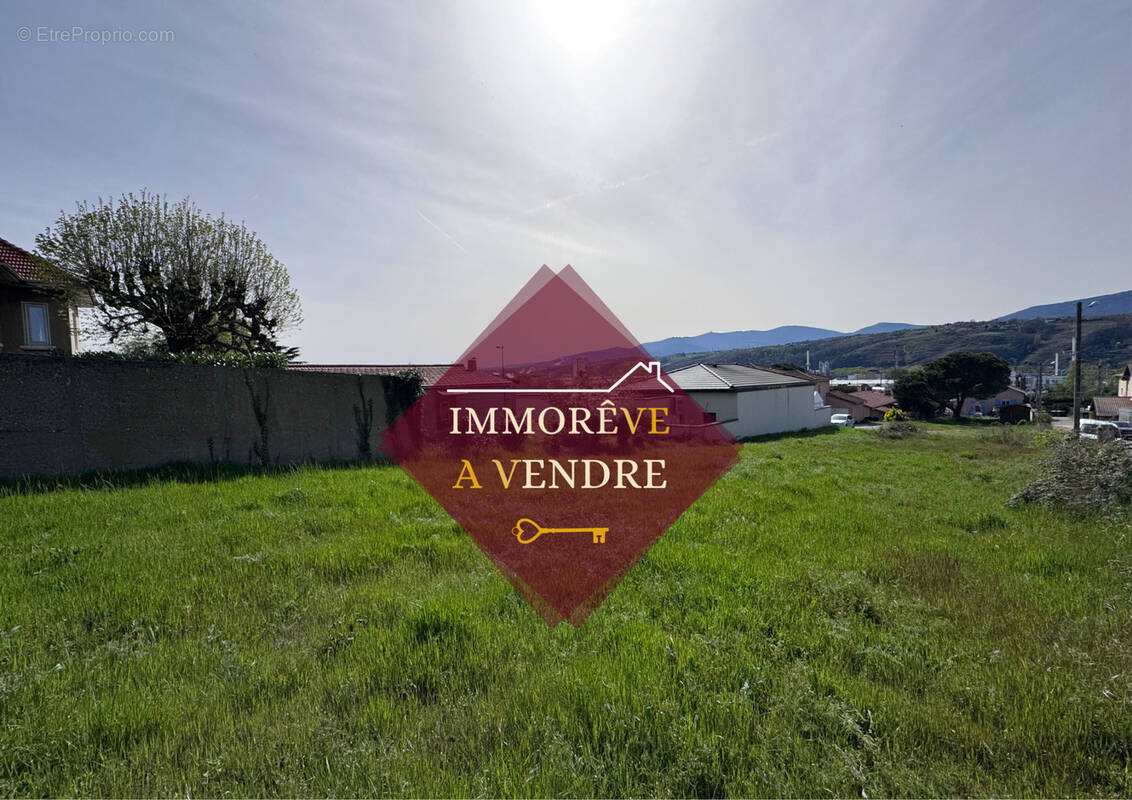 Terrain à SAINT-CLAIR-DU-RHONE