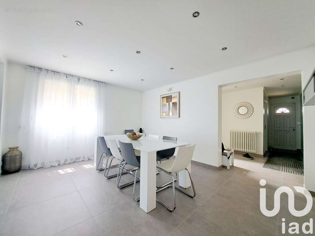 Photo 3 - Maison à CLAYE-SOUILLY