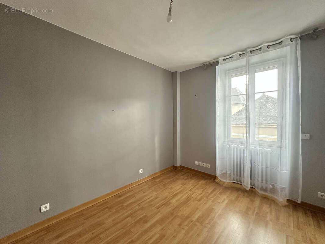 Maison à COULANS-SUR-GEE