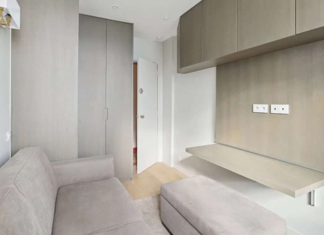 Appartement à NEUILLY-SUR-SEINE