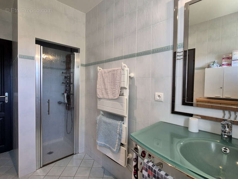 3,4 has, dépendance sécurisée de 320 m², maison plain-pied plus sous-sol, et vue dominante aux portes d'Agen - photo 18