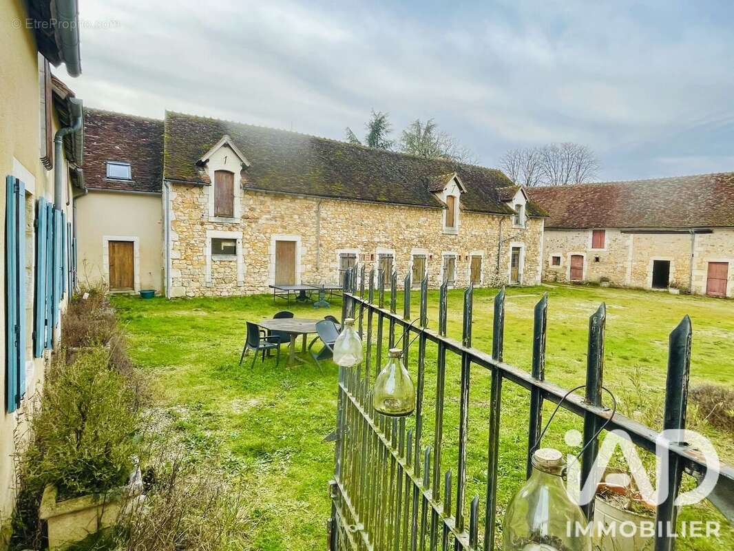 Maison 268 m² à Ciron  - photo 2