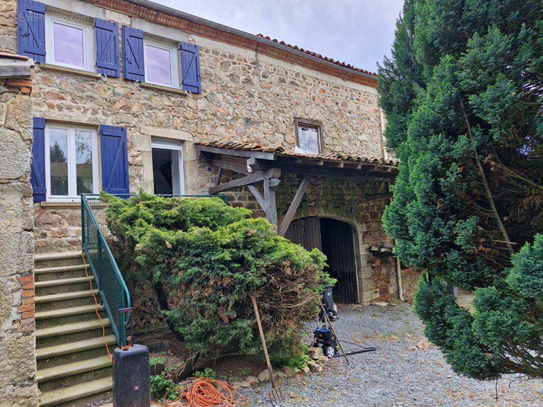 Maison à SAINT-JUST-EN-CHEVALET