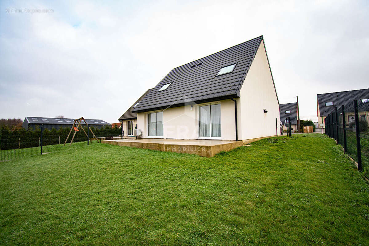 Maison à BAYENGHEM-LES-EPERLECQUES