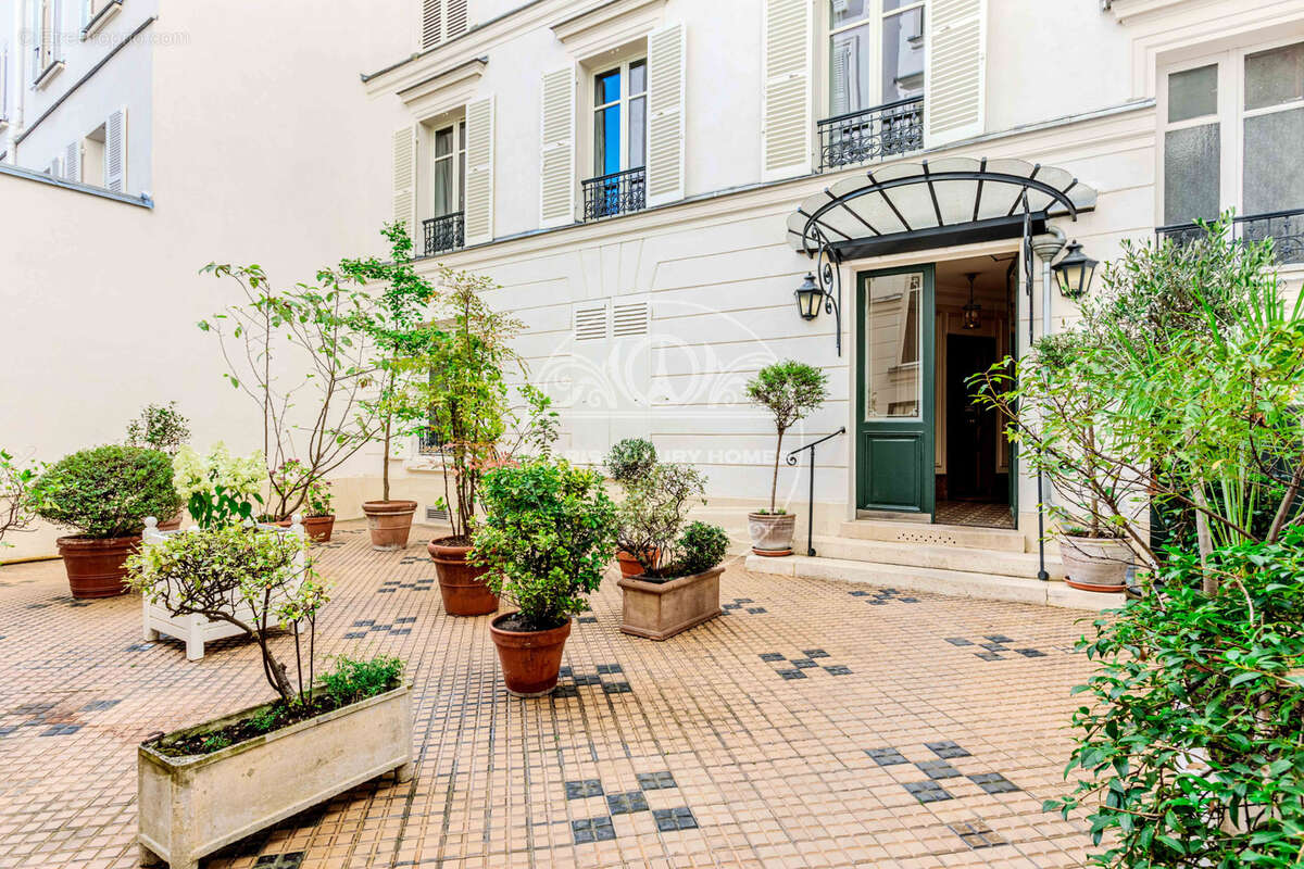 Appartement à PARIS-7E