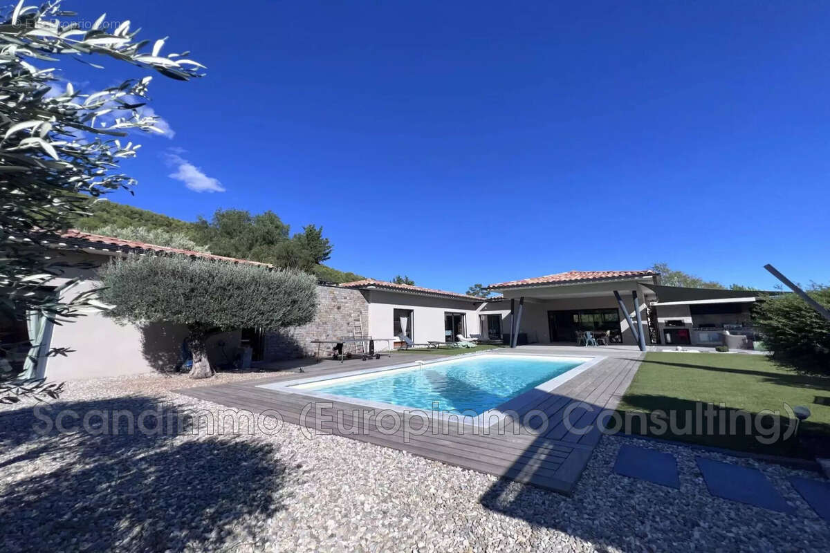 Maison à SOLLIES-TOUCAS