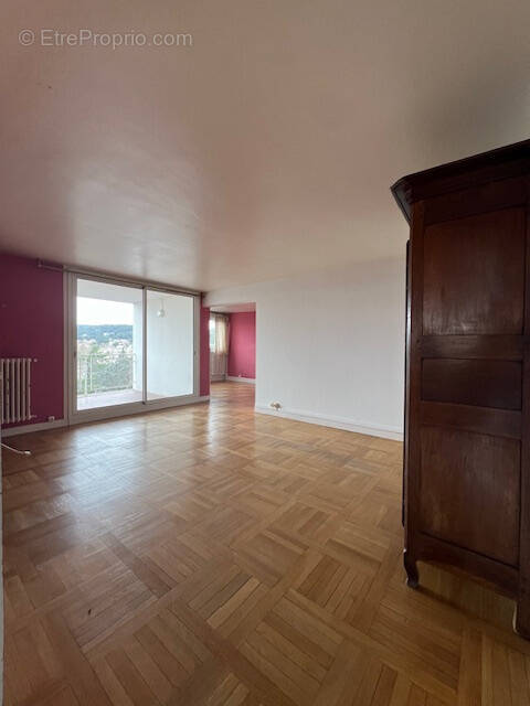 Appartement à BAGNOLS-SUR-CEZE