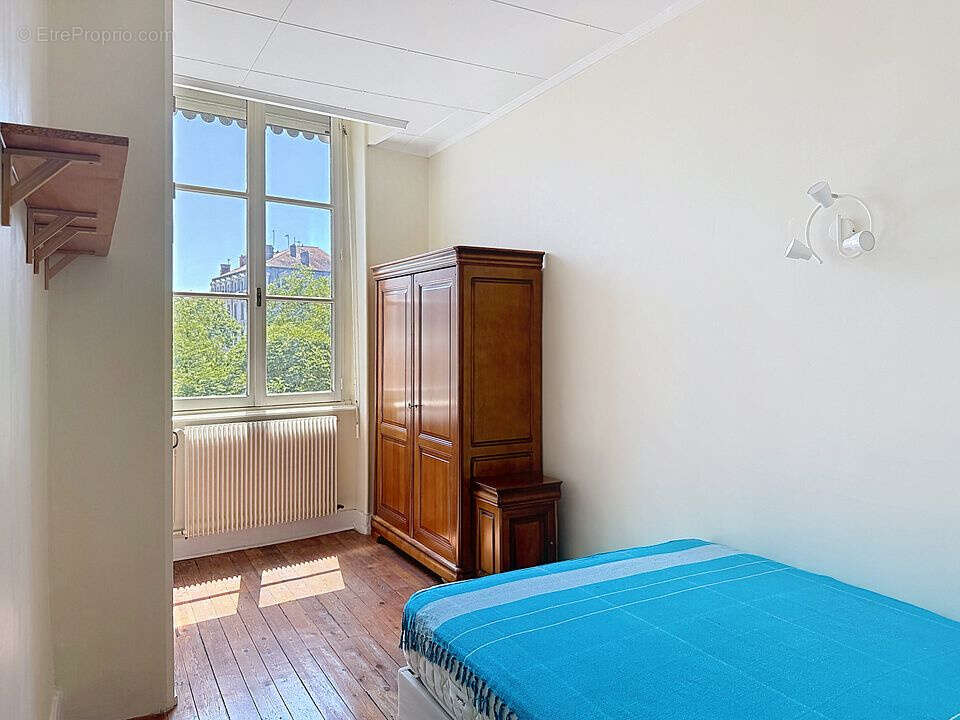 Lumineux T3, 71 m2 secteur mairie du 4 ème - photo 6
