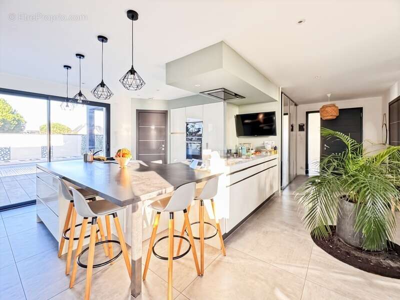 Maison à LES PONTS-DE-CE