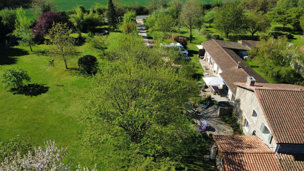 Maison à SAINT-MAURICE-LA-CLOUERE