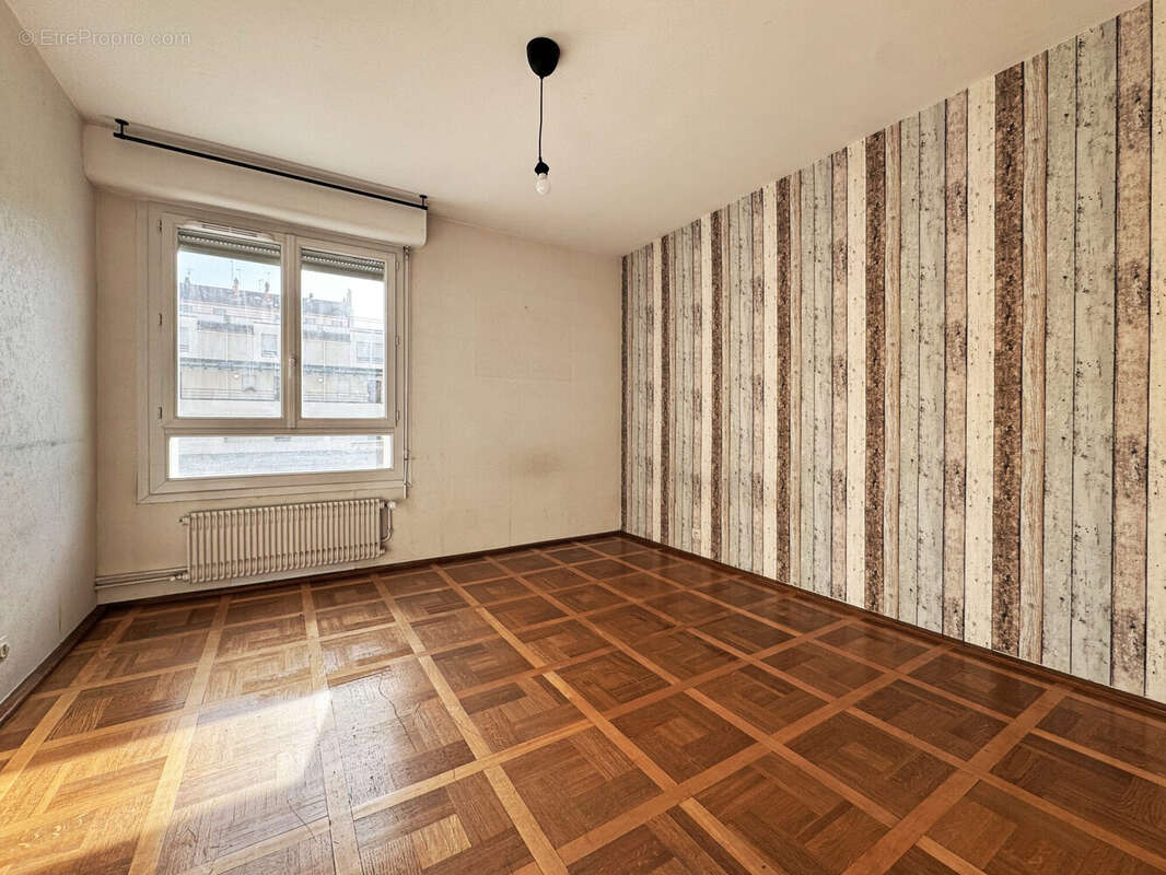 Chambre 2 - Appartement à LYON-9E