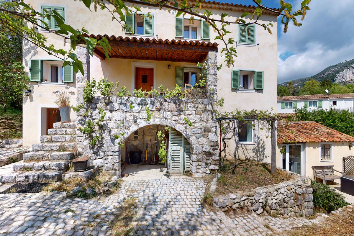 Maison à TOURRETTE-LEVENS