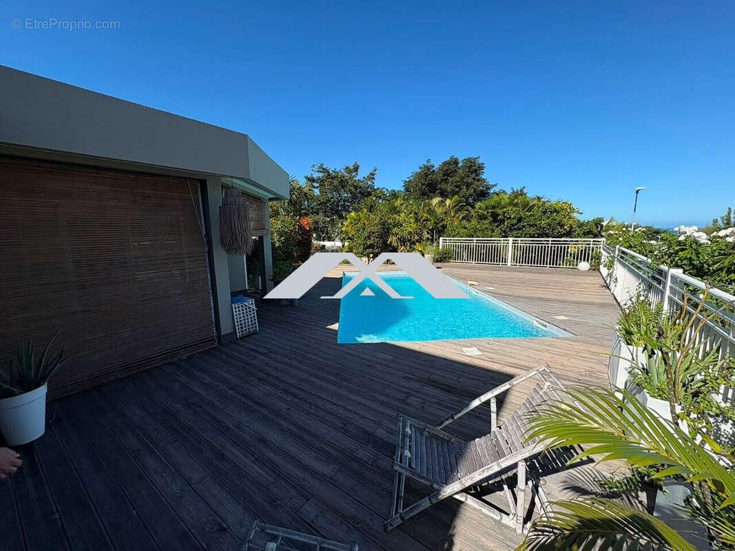Maison 158 m² à Saint-Pierre  - photo 8