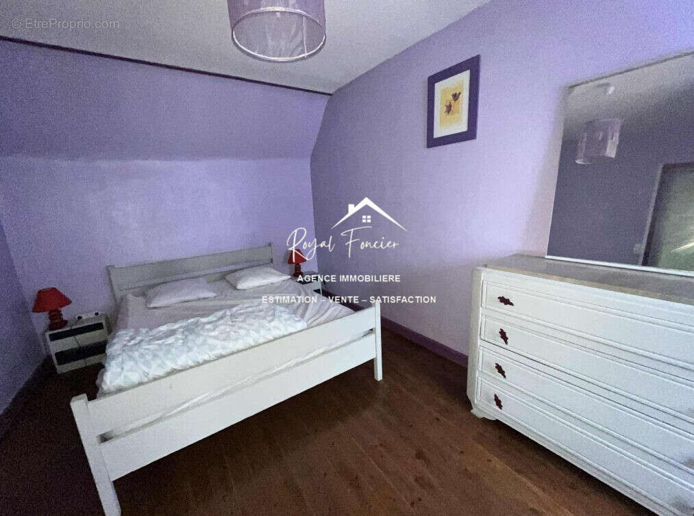 Chambre - Maison à YZEURES-SUR-CREUSE