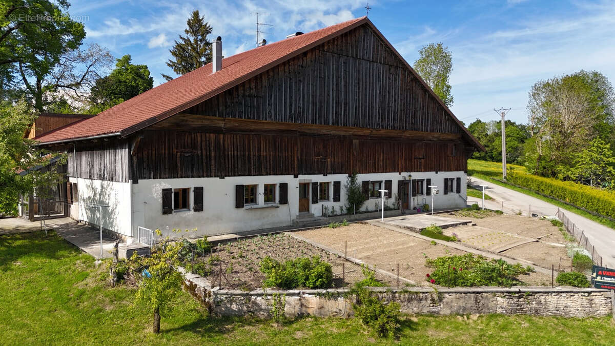 Maison à MORTEAU