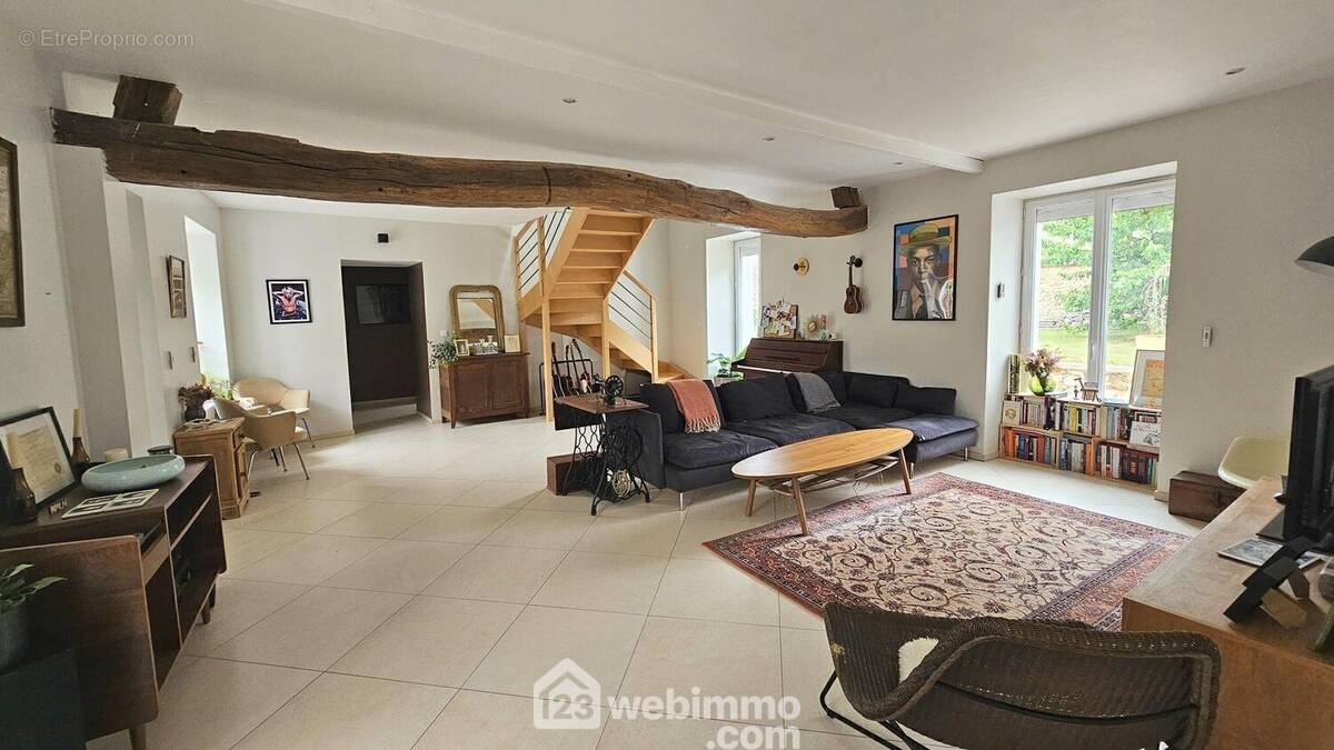 Un séjour très lumineux de 42 m². - Maison à PERTHES