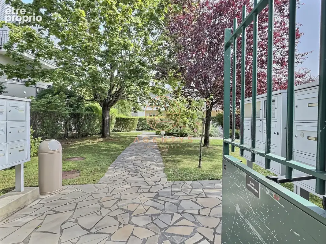 Appartement à SAINT-MAUR-DES-FOSSES