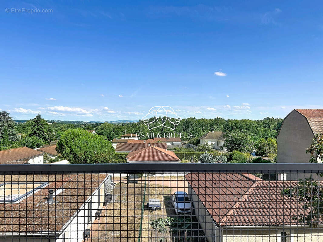 Appartement 64 m² à Roanne  - photo 2