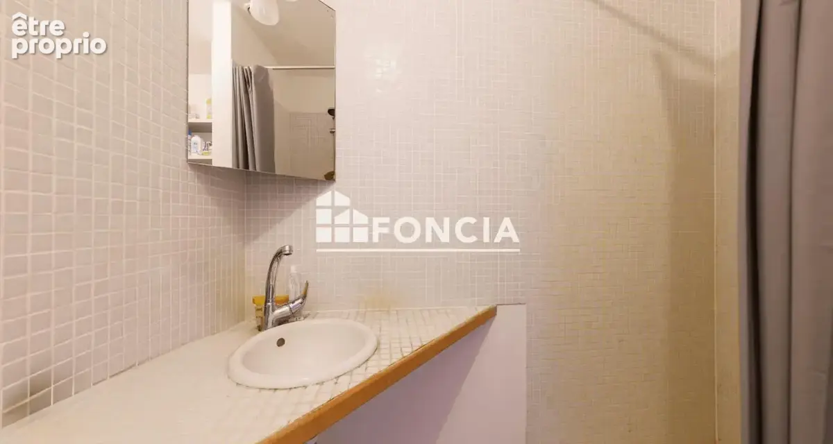Centre riom - appartement t1 40 m² au dernier etage en tres bon etat - photo 8
