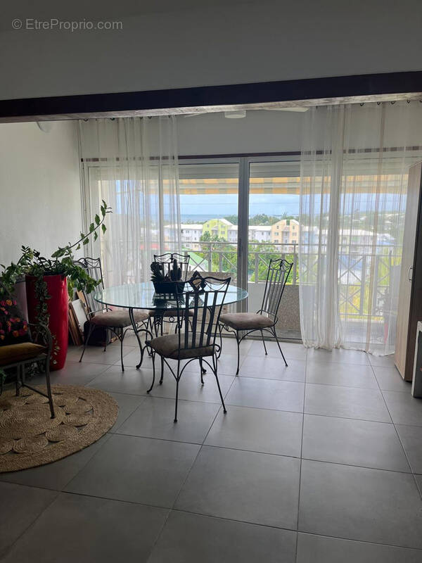 Appartement à BAIE-MAHAULT