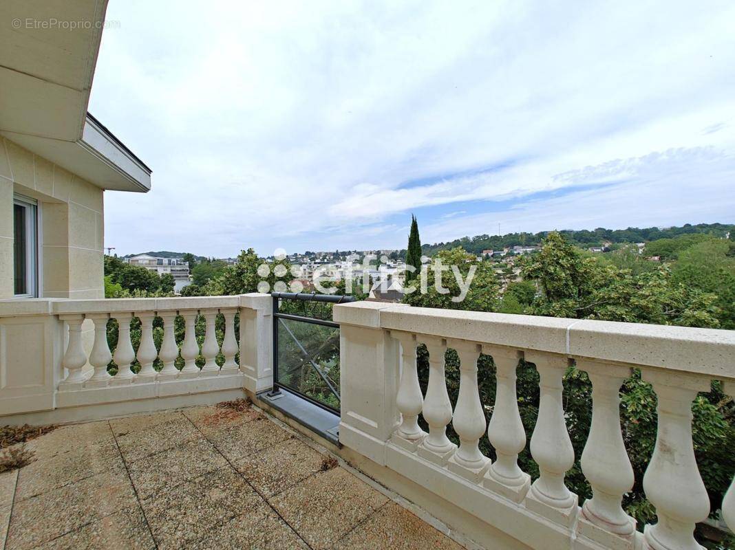 Appartement à LE PLESSIS-ROBINSON