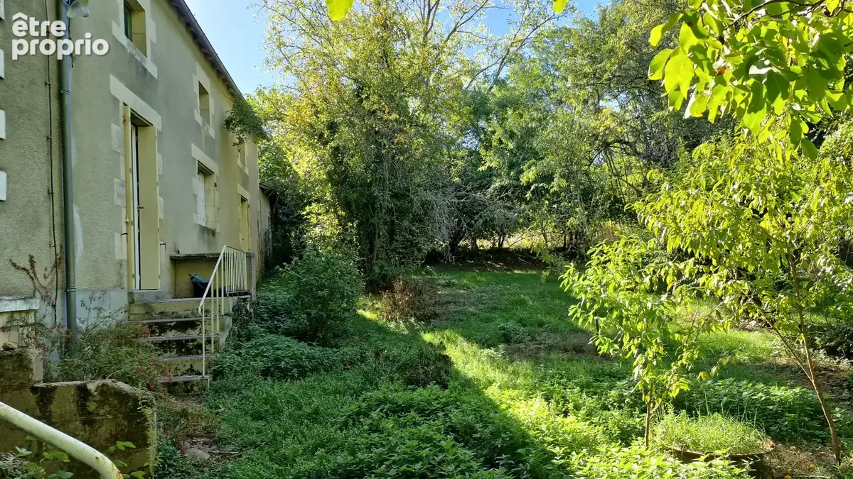 Ancien corps de ferme avec dependances sur plus d'un hectare - photo 9
