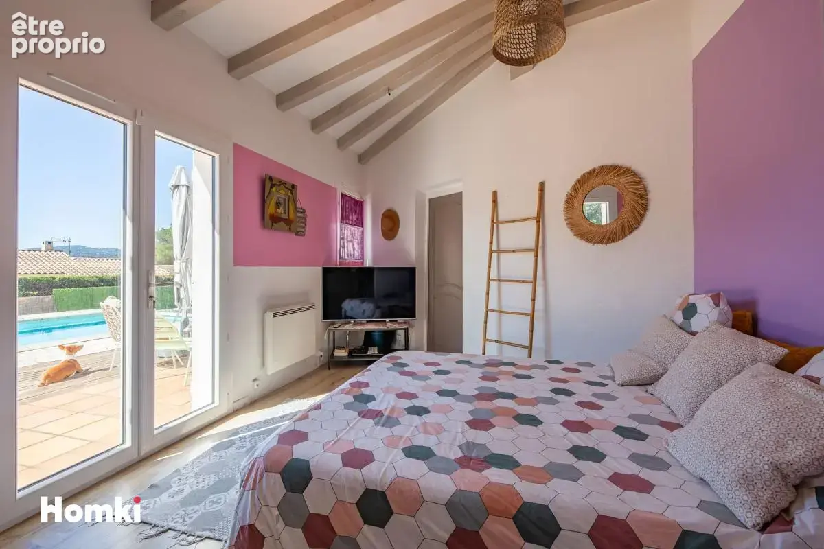 Maison/Villa T5 de 140 m² à Le Muy 83490 villa avec piscine et vue exceptionnelle sur le Rocher de Roquebrune-sur-Argens - photo 13