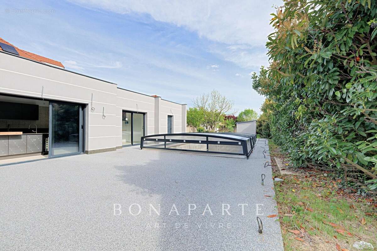 ANTONY centre – Maison récente de 230 m² avec ascenseur, piscine 8x4 et dépendances sur terrain de 1 150 m² - photo 31