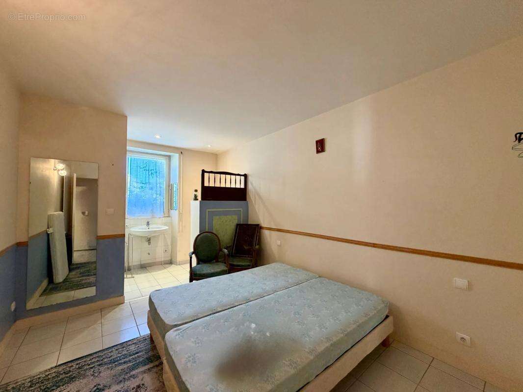 Maison de 10 pièces de 345.72 m² à Montravers - photo 14