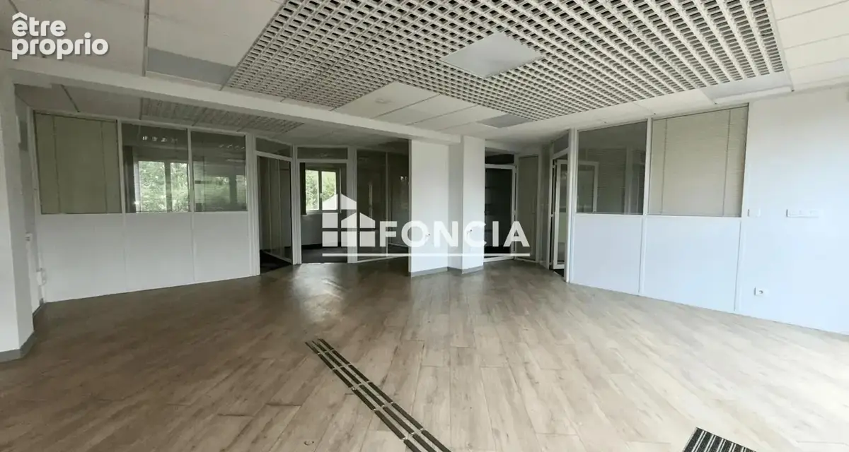 Local commercial libre sur deux niveaux de 190m2 - Quartier Saint Eloi - photo 12