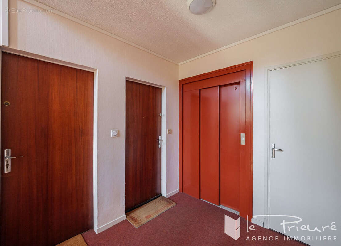 Albi centre , Appartement T2 traversant avec deux balcons, ascenseur et cellier - photo 16