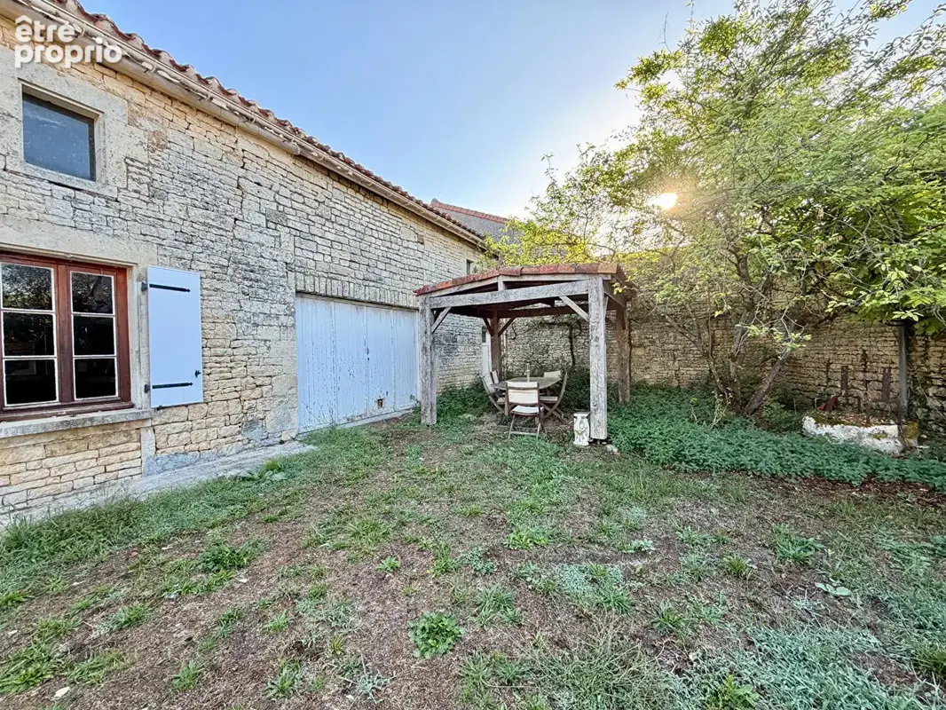 Magnifique maison de 4 chambres avec deux granges et un grand garage - photo 10