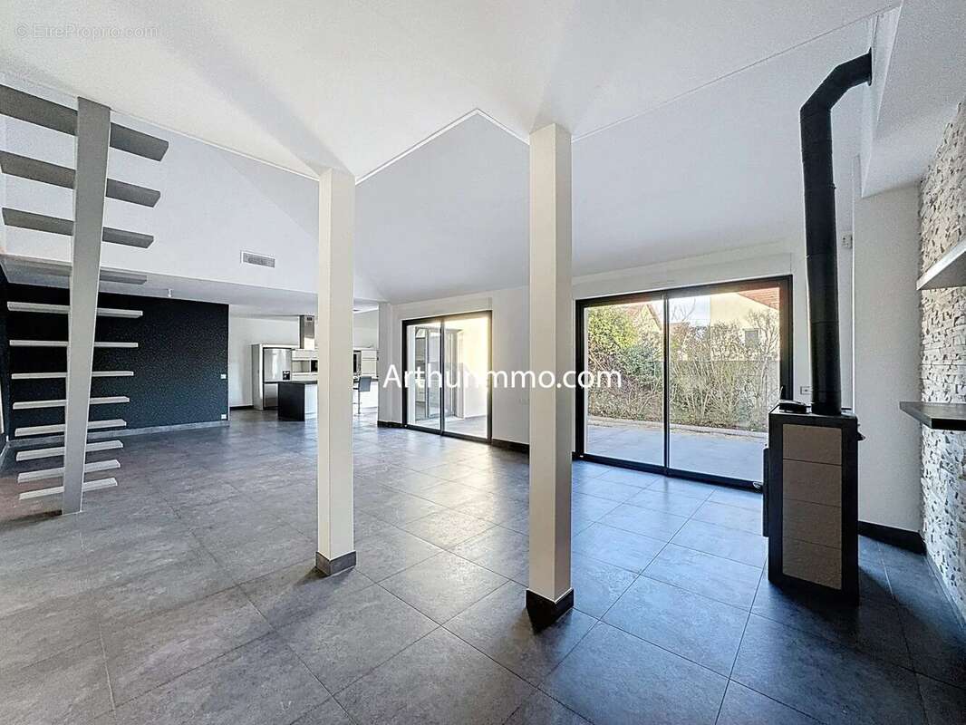 Maison à VIGNEUX-SUR-SEINE