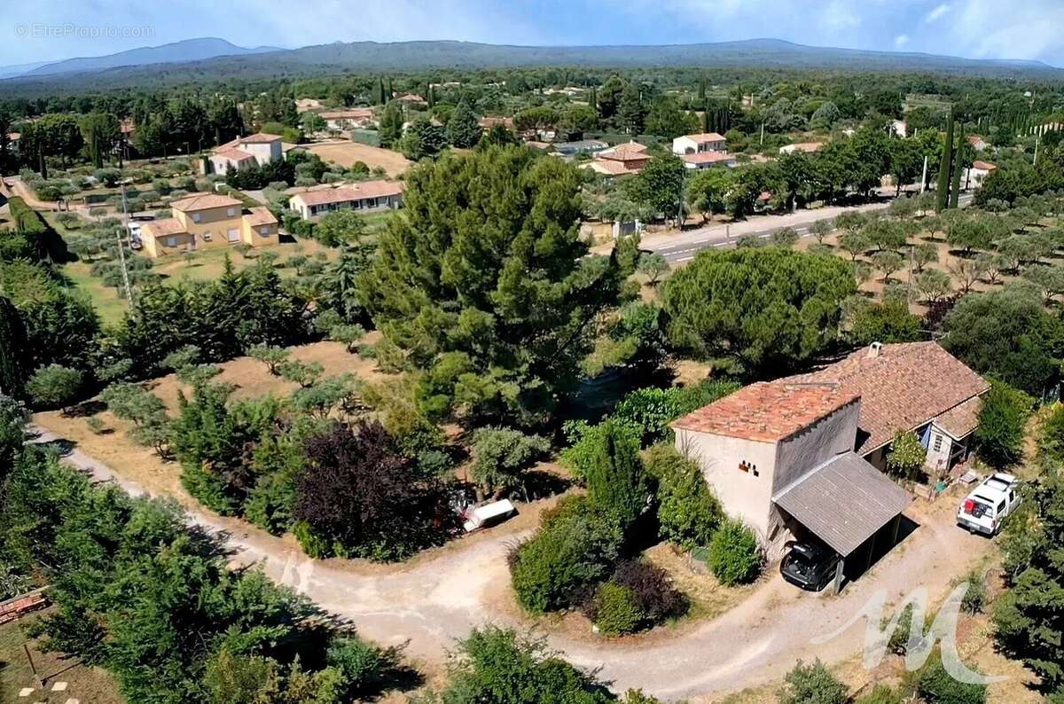 Maison de plain-pied sur 3200 m² de terrain à vendre à Aups ! - photo 3