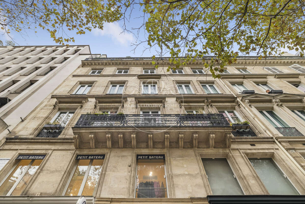 Appartement à PARIS-8E