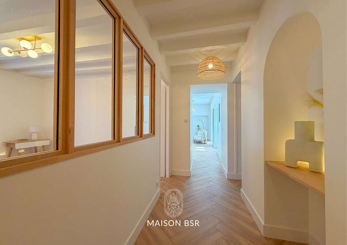 Place Royale - Appartement de caractère - 80 m2 Dernier étage - photo 3