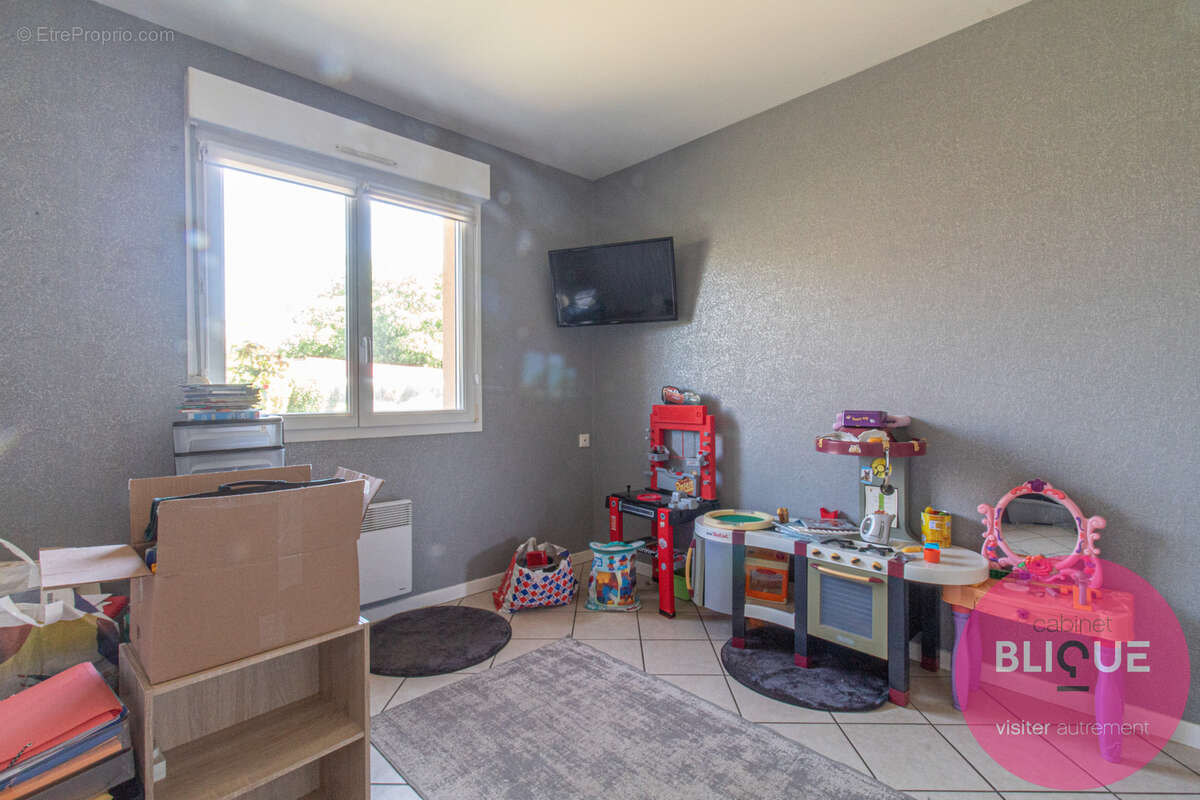 Plain-pied, grand jardin et garages xxl : ici, l'espace a pris ses aises ! - photo 26