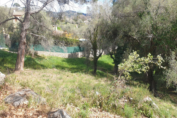Terrain à MOUGINS