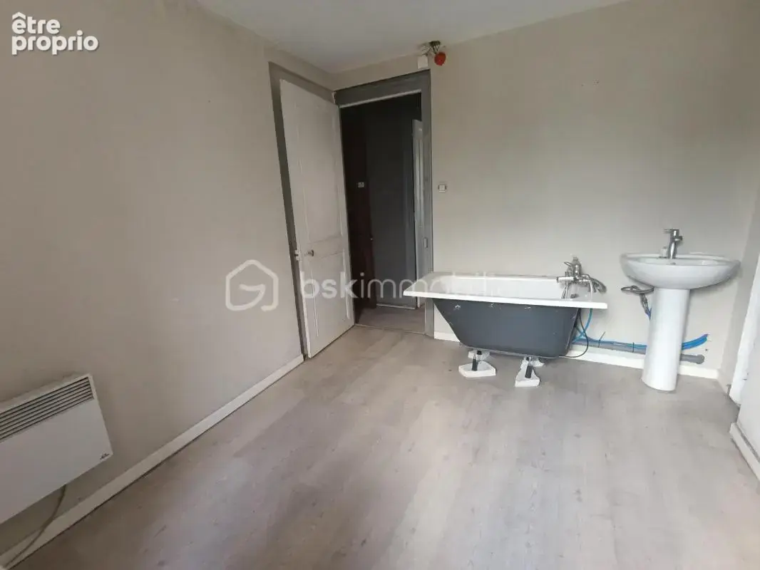 Local commercial avec appartement indépendant et caves - photo 4