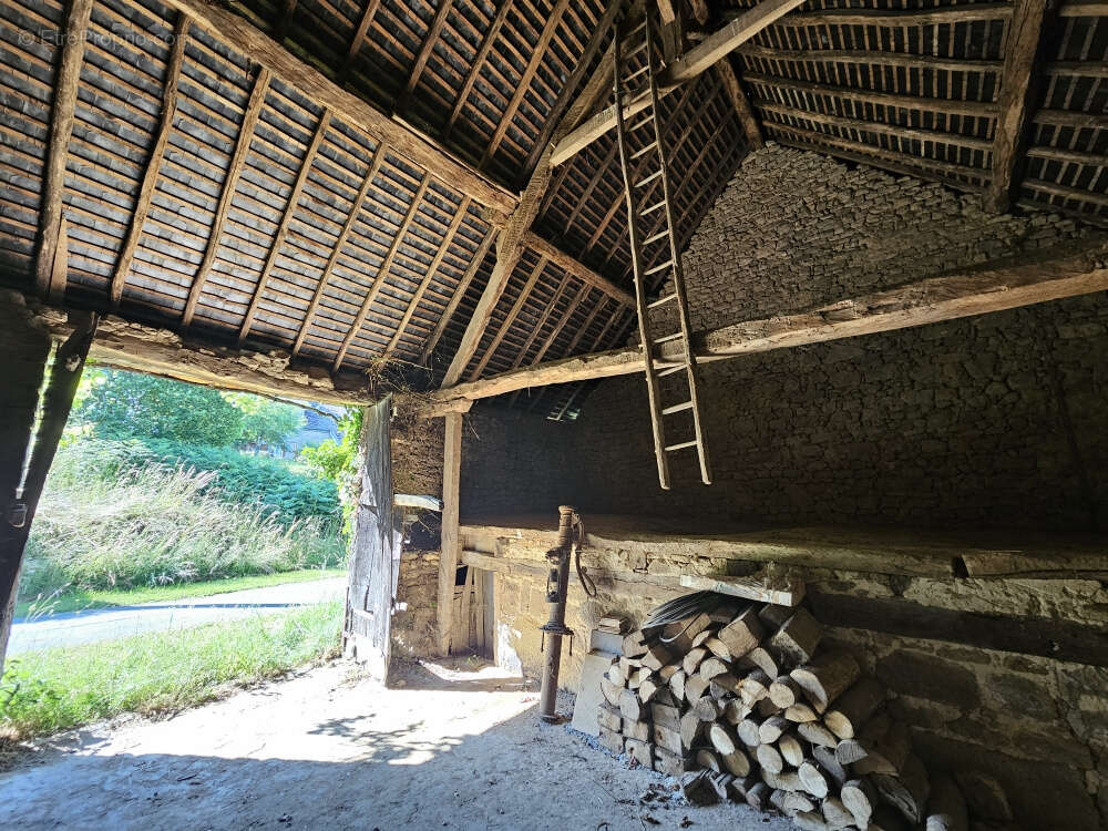 Maison à SAINT-ETIENNE-DE-FURSAC