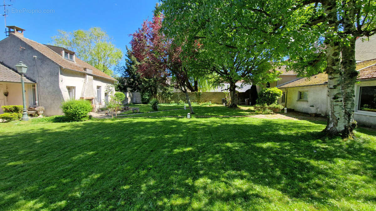 NOZAY - Propriété exceptionnelle et rare de 7 et 8 pièces de 248 m² habitable sur terrain clos de 2144 m² + dépendances de 80 m² - photo 7