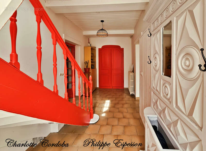  Une maison de caractère de 7 pièces où l'histoire rime avec sérénité - photo 4