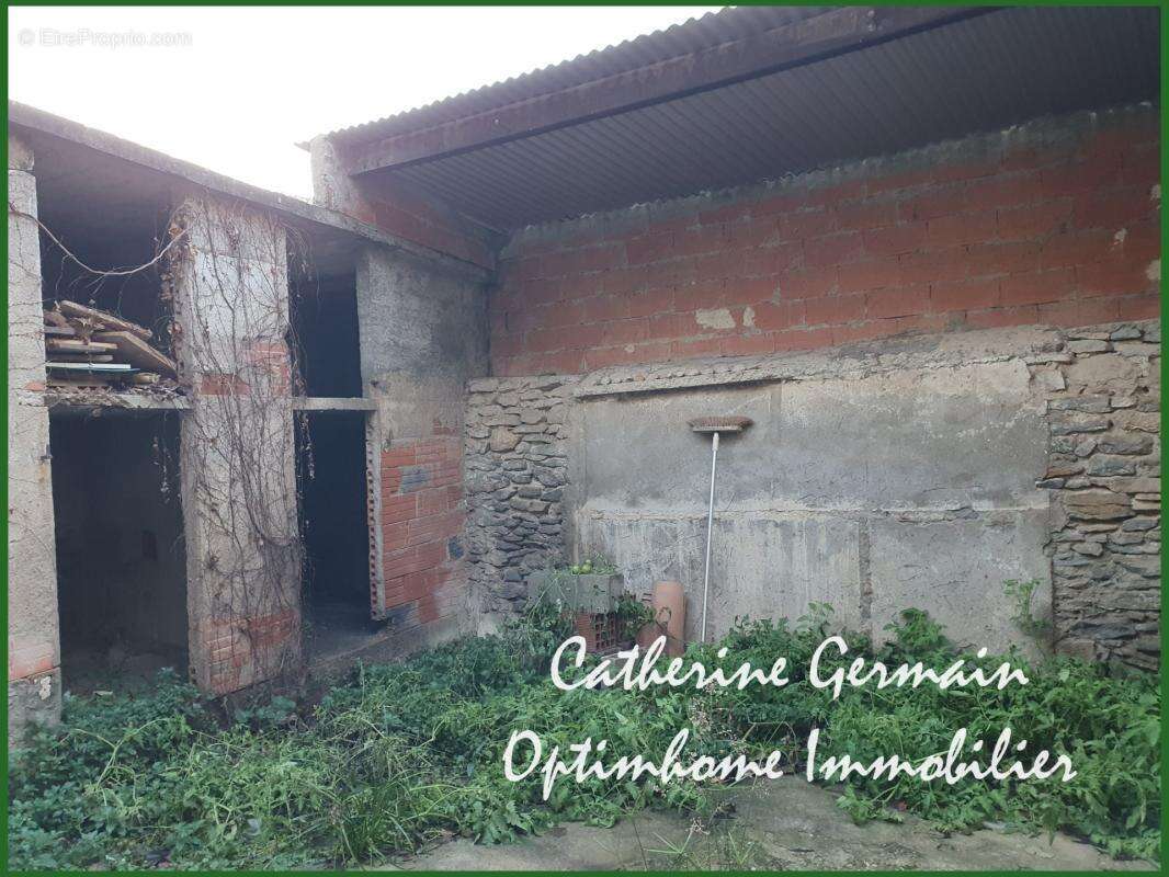 A Aigues Vives (11), à vendre : maison de village à rénover avec cour, terrasse et grand garage - photo 16