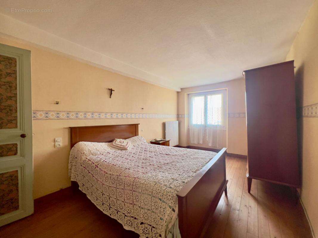 Maison à MONTFAUCON-MONTIGNE