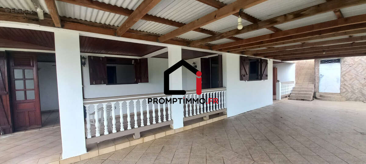 T3 SOUS SOL - Maison à LE ROBERT