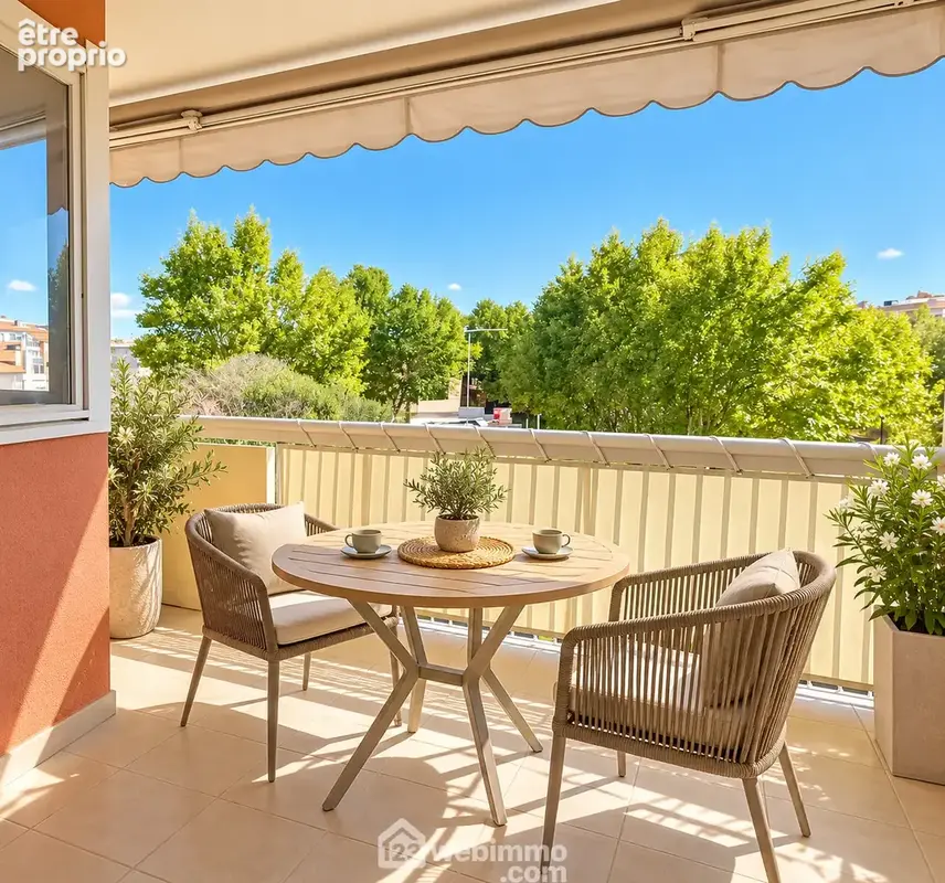 Terrasse plein Sud de 12 m², véritable prolongement de l?espace de vie. - Appartement à SAINTE-MAXIME